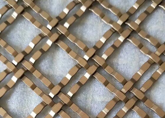 Maglia decorativa in ottone SS per la costruzione di partizioni esterne e rivestimenti per facciate.