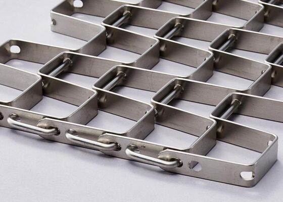 Custom Flat Top Chain Mesh Conveyor Belt for Food Packaging, Industrial Processing and Automated Conveying Lines (Cintura di trasporto a catena piatta per l'imballaggio alimentare, la lavorazione industriale e le linee di trasporto automatizzate)